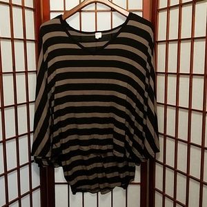 2X flowy black and tan striped shirt